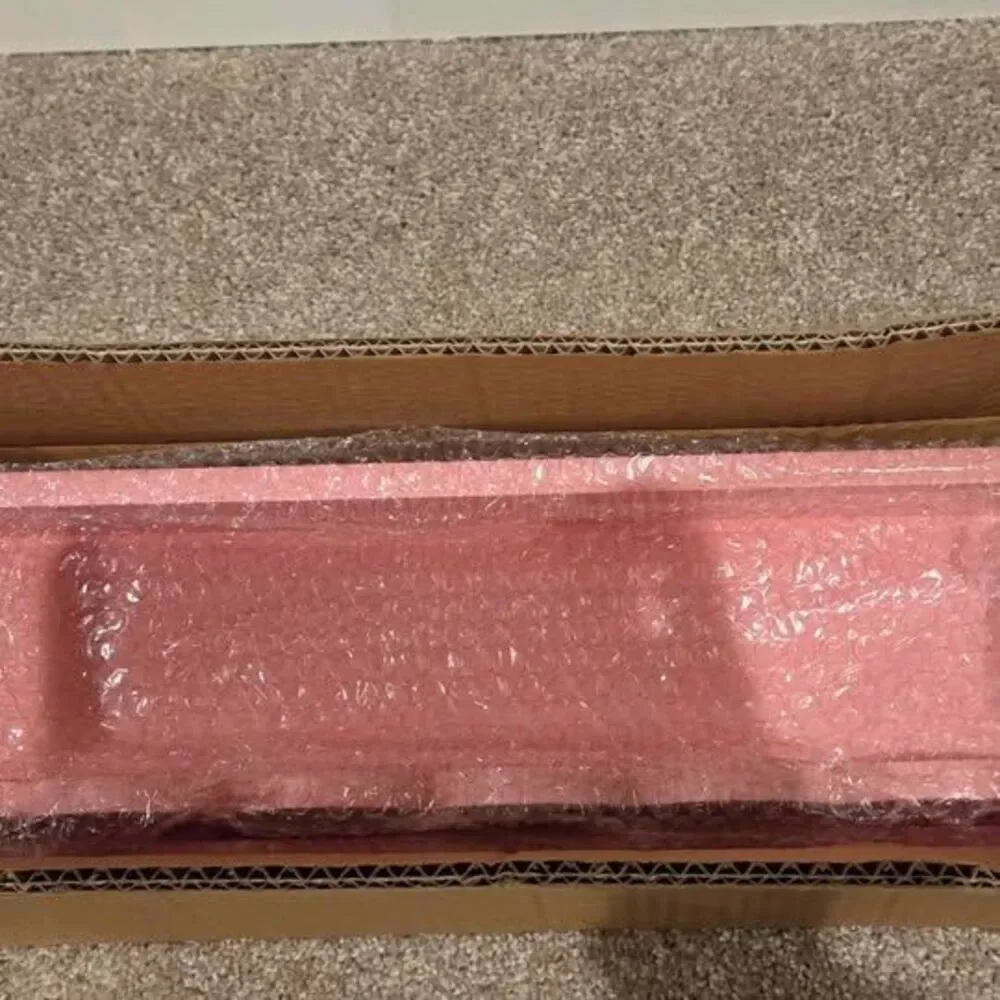 Set of 2 pink floating shelves